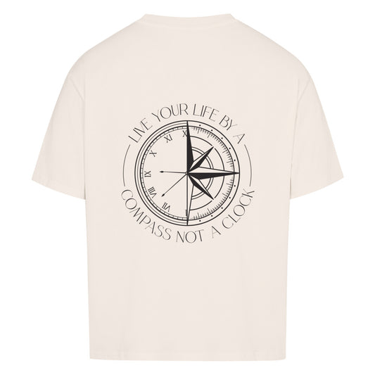 Live your life by a compass not a clock Design - Oversized T-Shirt Unisex - Reiseherz - Farbe: Natural raw