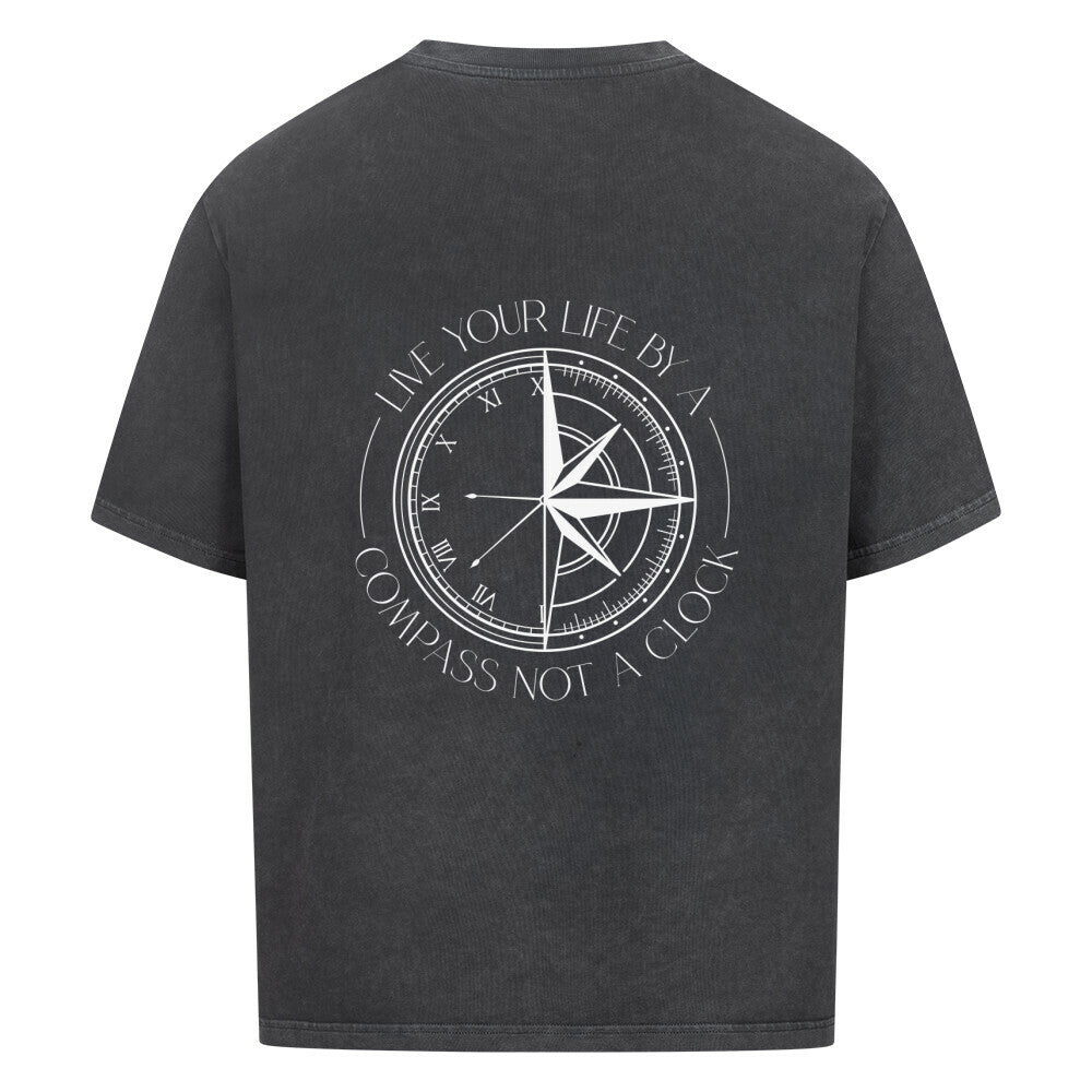 Live your life by a compass not a clock Design - Oversized T-Shirt Unisex - Reiseherz - Farbe: washed Black 