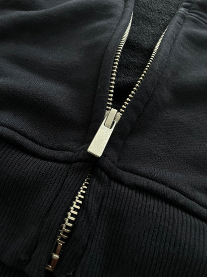 Nahaufnahme vom Reißverschluss des oversized Zippers