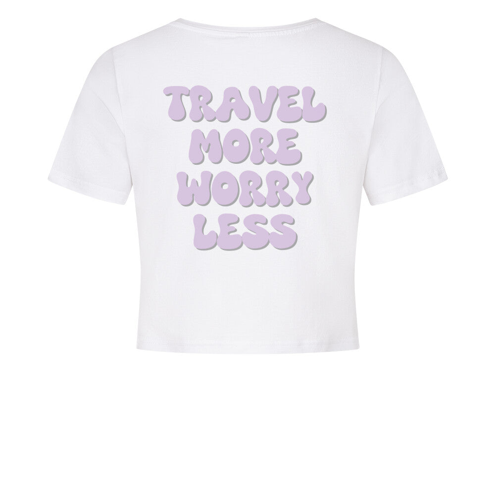 Cropped T-Shirt in weiß mit TRAVEL MORE WORRY LESS Design-Aufdruck